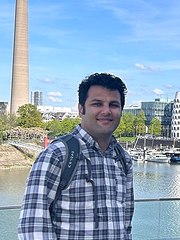 Ein Portraitfoto von Mahdi Khesali