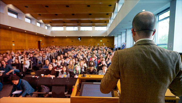 Vorlesung mit Professor