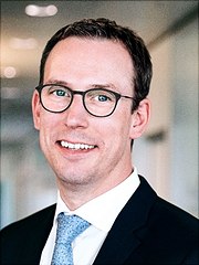 Ein Portraitfoto von Dr. Andreas Stoll